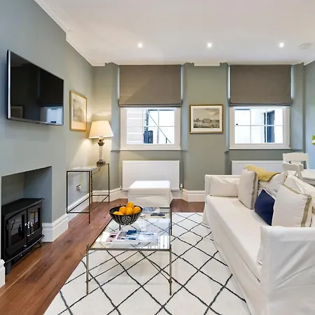 Attractive 1-Bed Flat In Prestige Knightsbridge Apartment